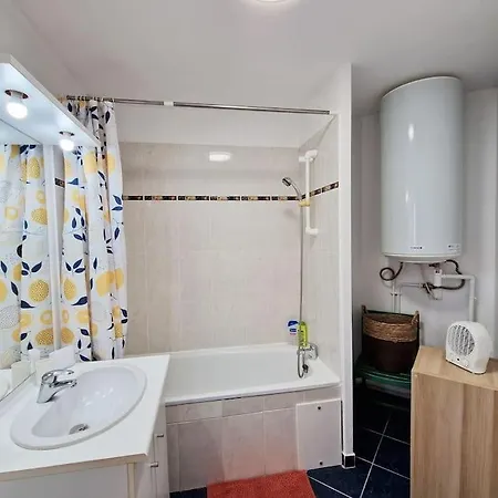 Votre Cocon Avec Baignoire Et Wifi A 15 Min A Pied Du Centre D'amiens *